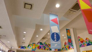 賑わうサービスエリア