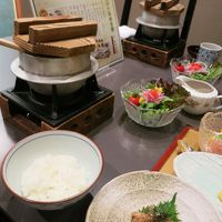 釜炊きのご飯と海鮮胡麻和え最高です