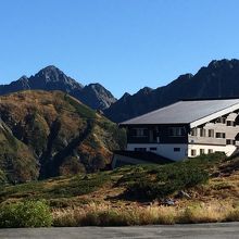 立山連峰をパノラマで臨めるホテルです。