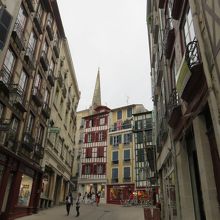 家並みは年月が経った雰囲気ですね