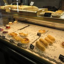 途中のケーキ店でケーキ購入