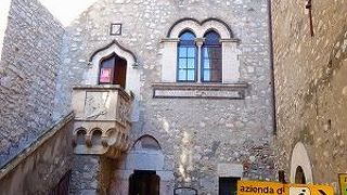 なかは、民芸館です。