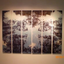 動的なイメージが顕わされています。白と黒のバランスが微妙です