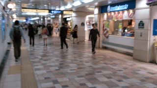 池袋の長い地下街