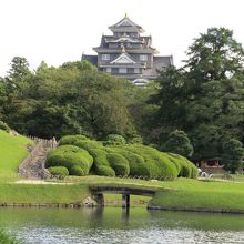 後楽園から望む岡山城