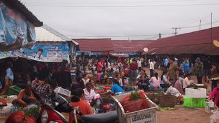 かなり大きなムアンシンの市場