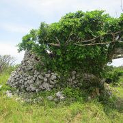 2015年8月先島諸島火番盛（鎖国体制下の１６４４年に、薩摩藩支配の琉球王府によって設置された、海上交通の監視・通報（烽火）機能をになった遠見番所跡群）の一つです。