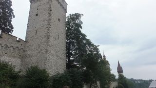 城壁に登れば、旧市街やルツェルン湖が見渡せます。