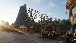 【ルーアン】 旧市場広場に建つジャンヌ・ダルク教会