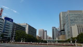 駅が淀屋橋のたもとにあります