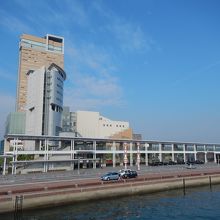 海から見るとこん感じ