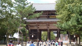 青空にそびえ立っていました