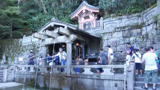 清水寺を見上げながら・・