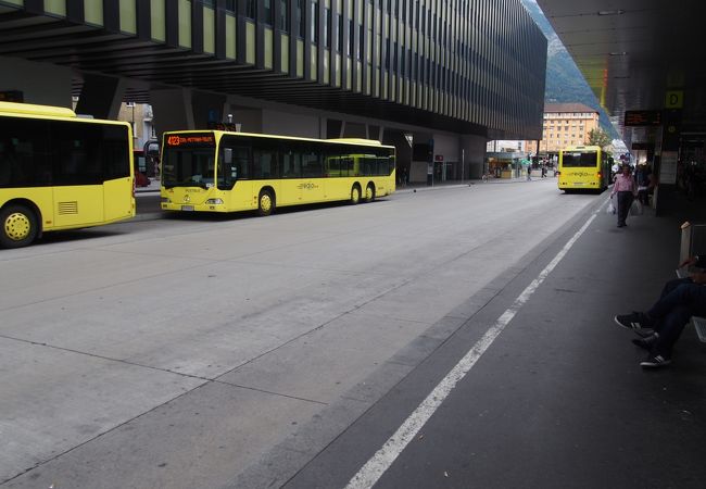 インスブルック近郊へのバスは昼間は便数が少ない