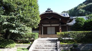 清水寺本堂の左奥にあります