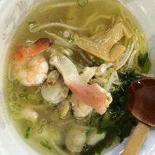 わたしは海鮮ラーメン。１０００円くらいだったかと。