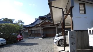 仁王門の右奥にあります