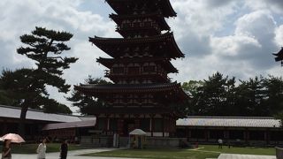 薬師寺には２つの塔が有ります。