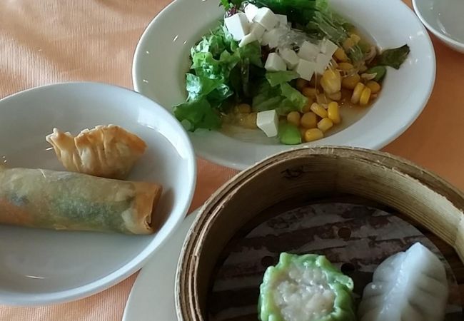 サラダバーがあります