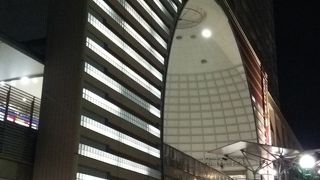 駅前のショッピングゾーン