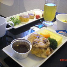 洋食は鶏肉料理、これも美味しかった