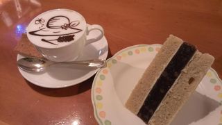 三鷹ジブリ美術館内にある、いつも混んでるカフェ！！