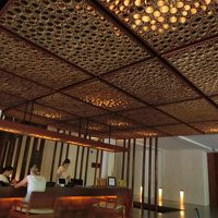 ロビー。天井に竹が使われています。