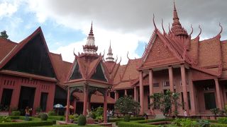 シェムリアップからの出土品など多数展示。