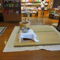 朝の餅つきです