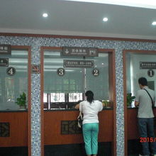 ガイドさんがチケット買ってます