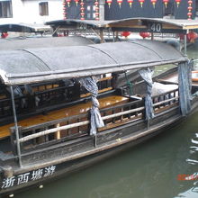 この船に乗船。一人120元で10人揃わないと出ませんでした