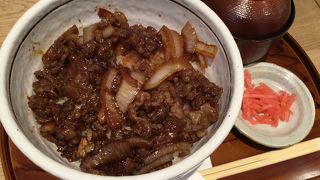 松坂牛の牛丼とコロッケが有名です