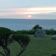 海に沈み行く夕陽を見ながらの露天風呂、最高です！