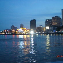 遠目に浦東の素晴らし夜景