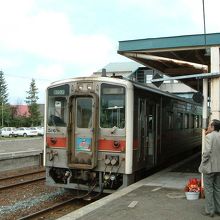 釧網本線の静かな無人駅です