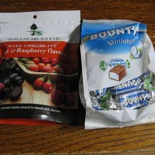 ココナッツチョコ２２０バーツ：ベリーチョコ３３０バーツ