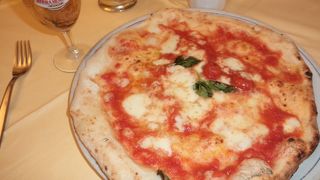 店内でギター演奏あり、日曜日も営業しているのは貴重