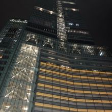 周辺に高い建造物はほとんどないので、かなり目立つ