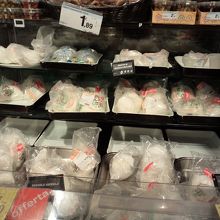 モッツァレラチーズ売場が独立してます（日本でいう豆腐売場？）