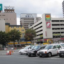 盛岡駅から望むことができるので迷いません。