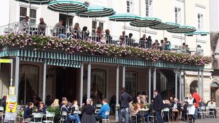 ２階のテラス席は天気がいい日はいい