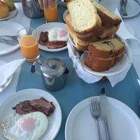 朝食。オレンジジュースが生絞り