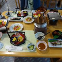 夕食もたっぷりと頂きました。