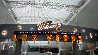 空港から、ダウンタウンのホテル群が見えるほど近くにあります。