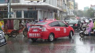 流しのタクシーは基本的に無し。