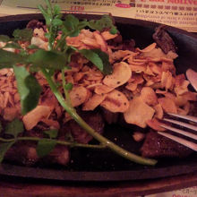 肉は下に隠れてます