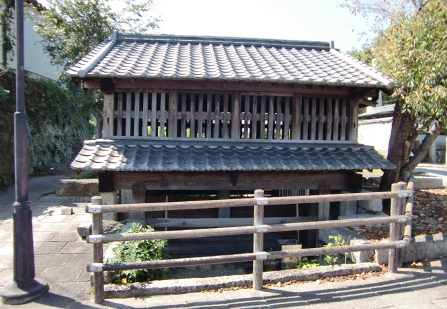 運河の水門です