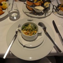 ターフェルシュピッツのスープで食べる前菜