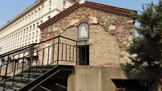 半地下で不思議ですが、とても厳かで心が落ち着きました。