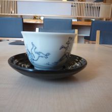 湯のみ茶碗は鳥獣戯画図の柄
